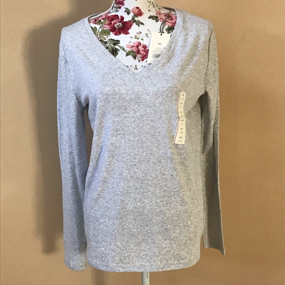 A new day - long sleeve v-neck light grey shirt